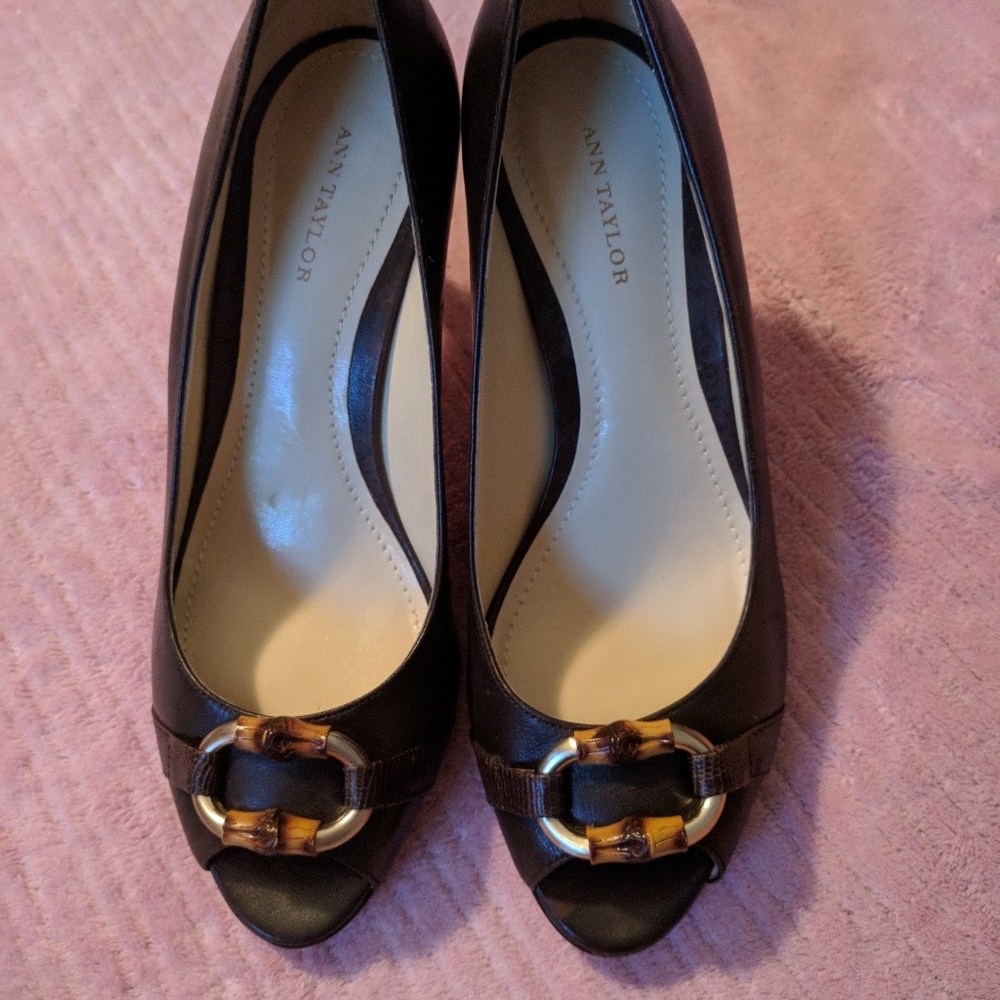 Like new, Black Ann Taylor heels